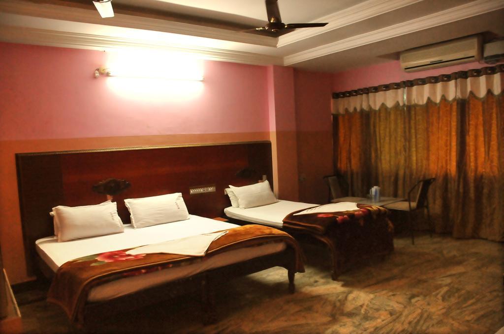 V.K.Residency Hotel Tirupati Ngoại thất bức ảnh