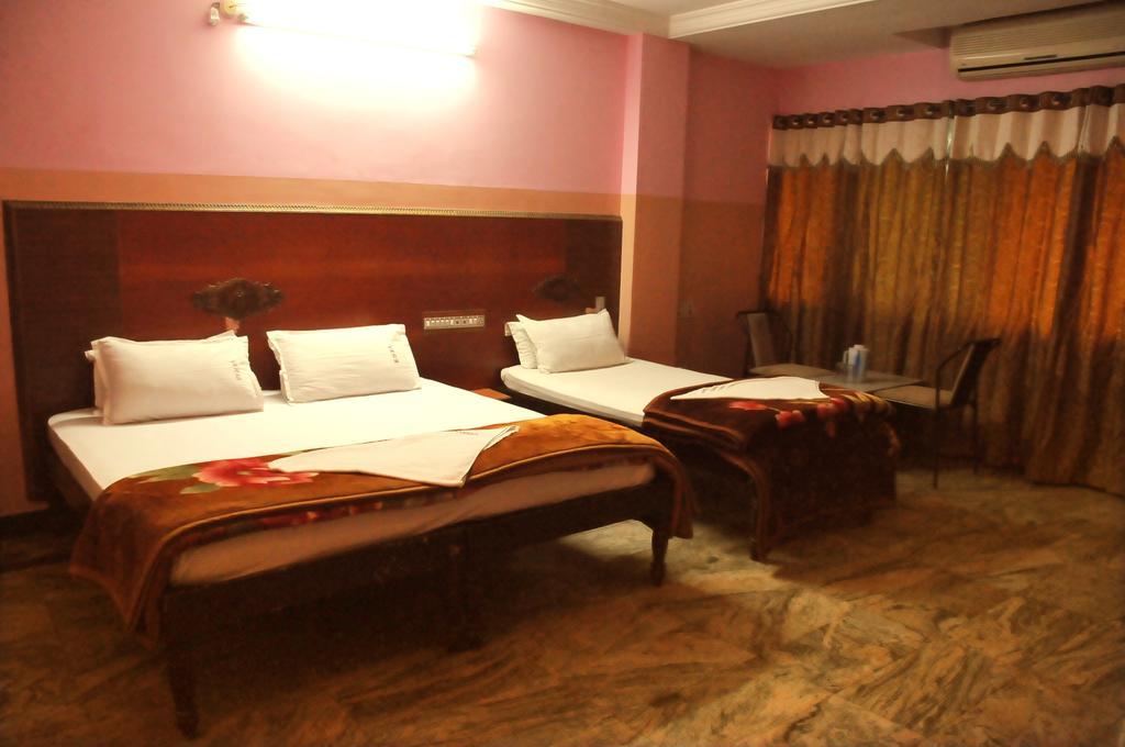 V.K.Residency Hotel Tirupati Ngoại thất bức ảnh