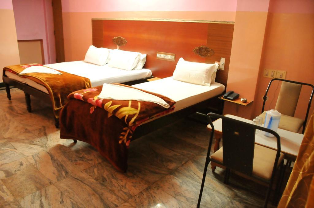 V.K.Residency Hotel Tirupati Ngoại thất bức ảnh