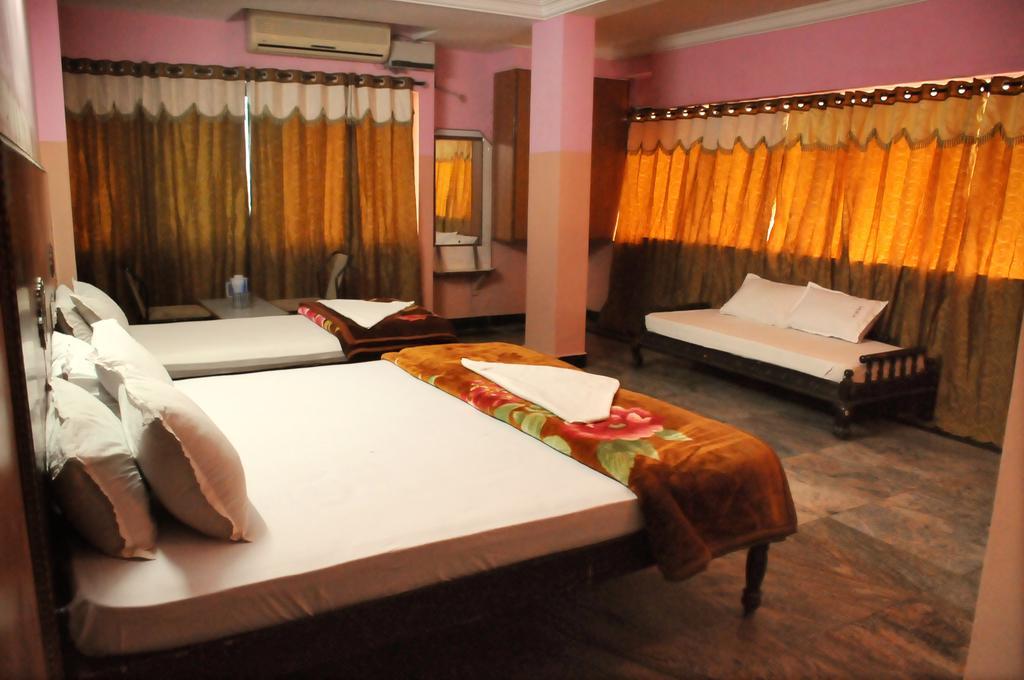 V.K.Residency Hotel Tirupati Ngoại thất bức ảnh