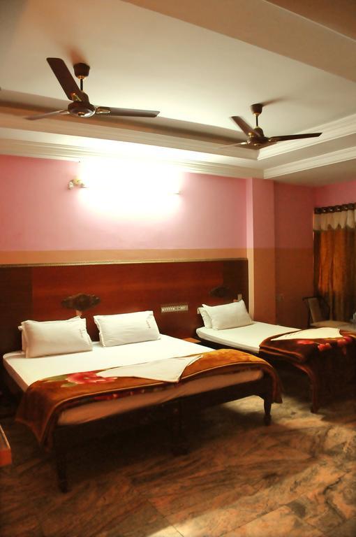 V.K.Residency Hotel Tirupati Ngoại thất bức ảnh