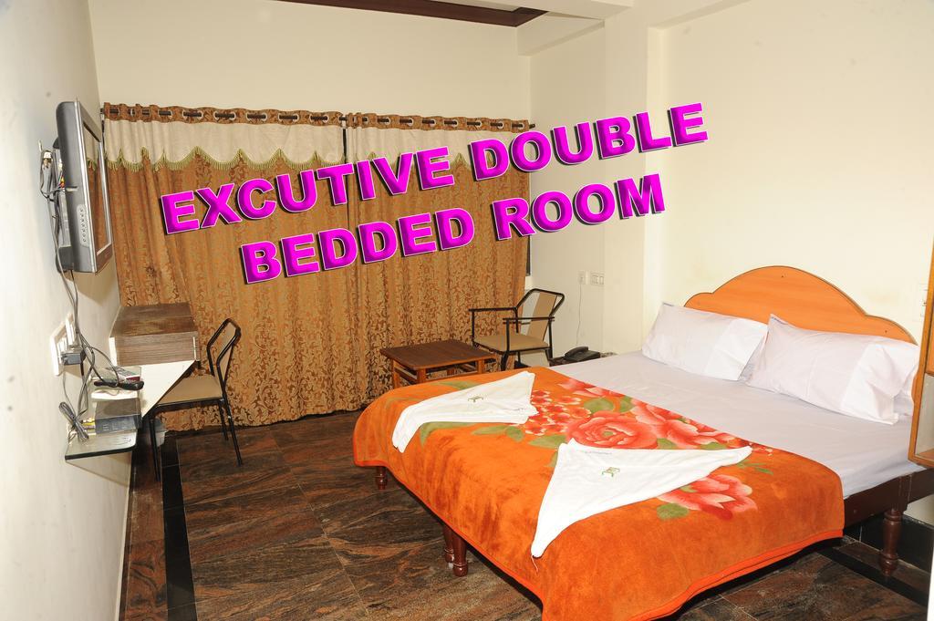 V.K.Residency Hotel Tirupati Ngoại thất bức ảnh
