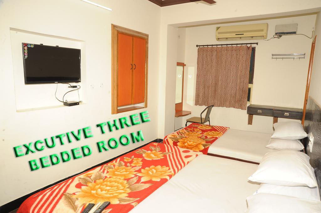 V.K.Residency Hotel Tirupati Ngoại thất bức ảnh