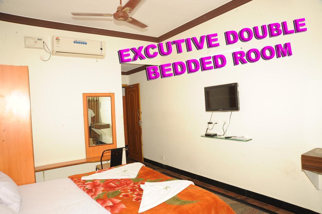 V.K.Residency Hotel Tirupati Ngoại thất bức ảnh