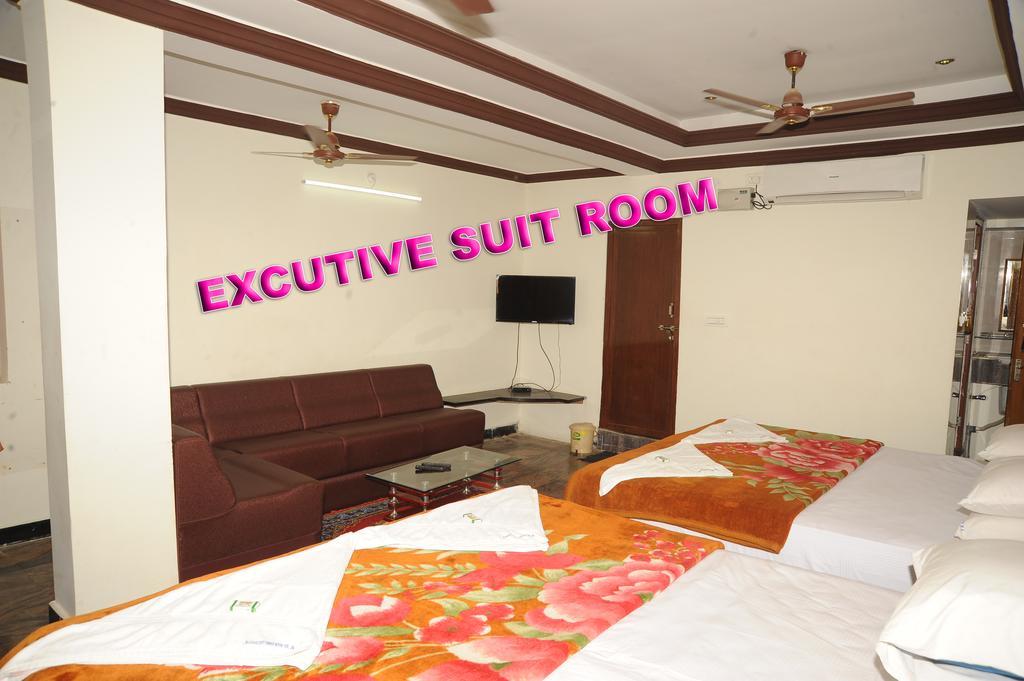 V.K.Residency Hotel Tirupati Ngoại thất bức ảnh