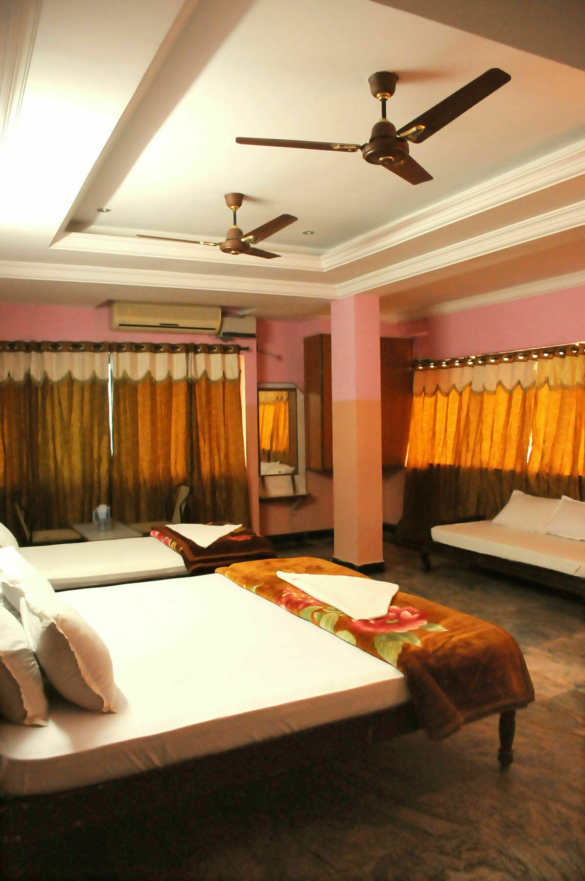 V.K.Residency Hotel Tirupati Ngoại thất bức ảnh