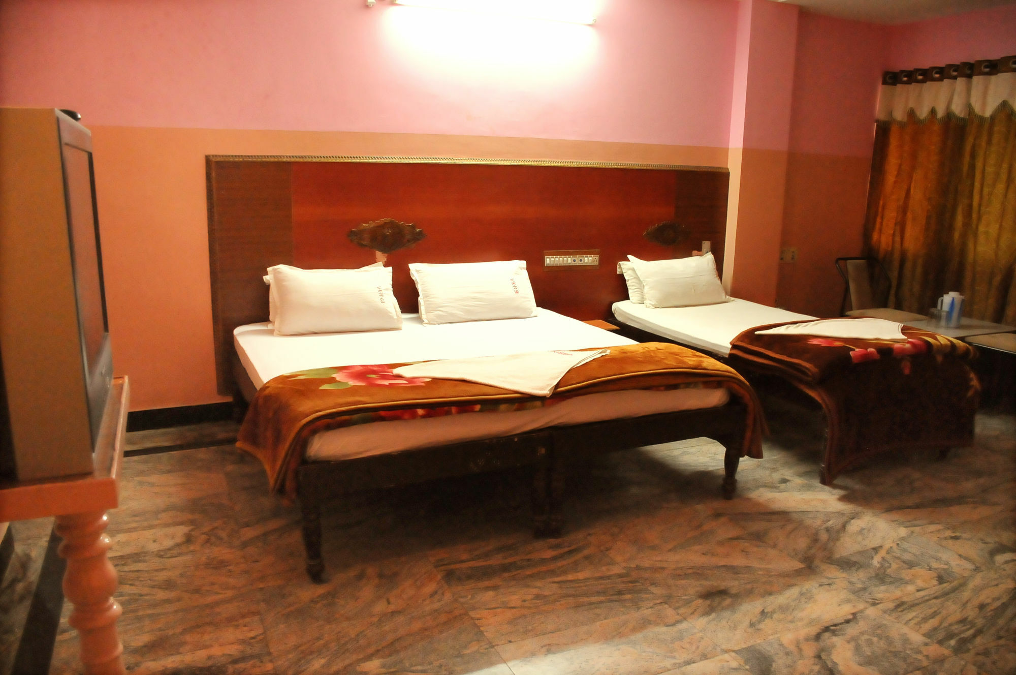 V.K.Residency Hotel Tirupati Ngoại thất bức ảnh